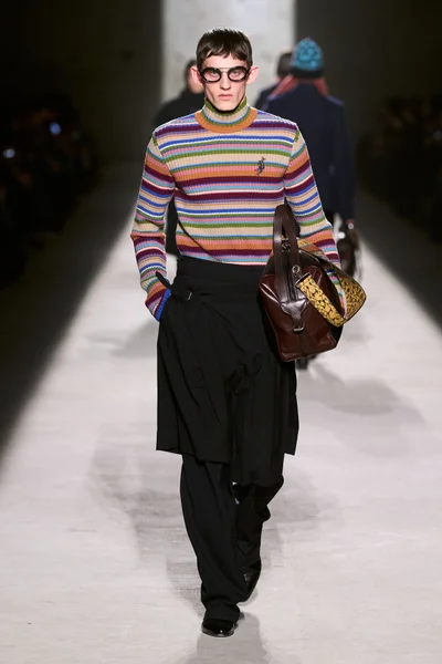Look 3